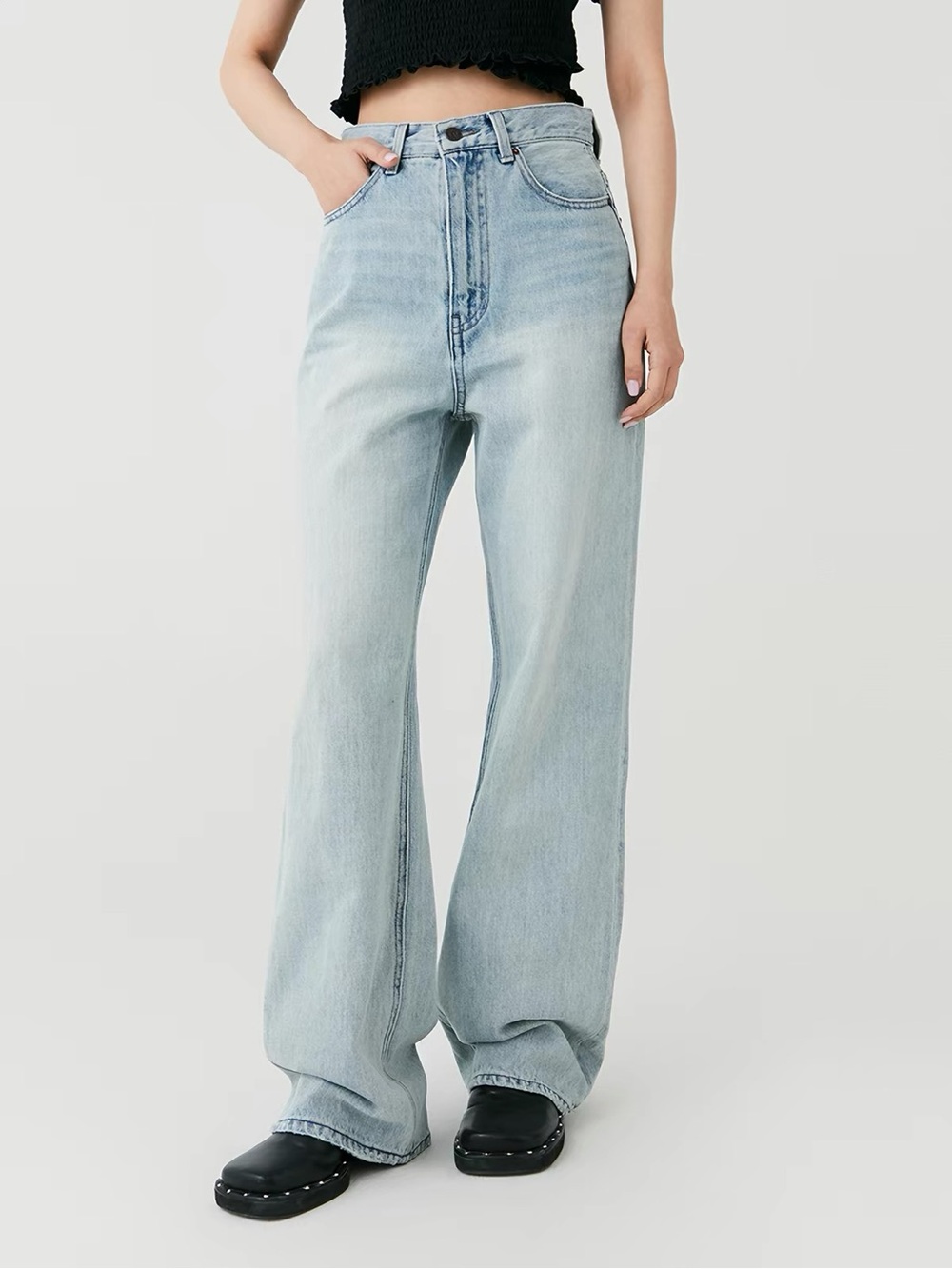 NWT High-Rise Light Wash Wide-Leg Jeans, highly recommended